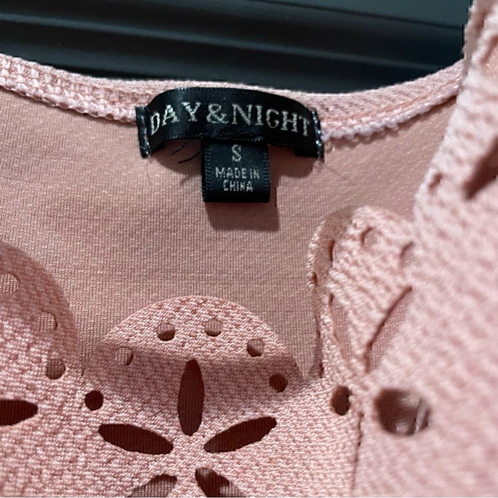 Pink top   - Picture 5 of 5